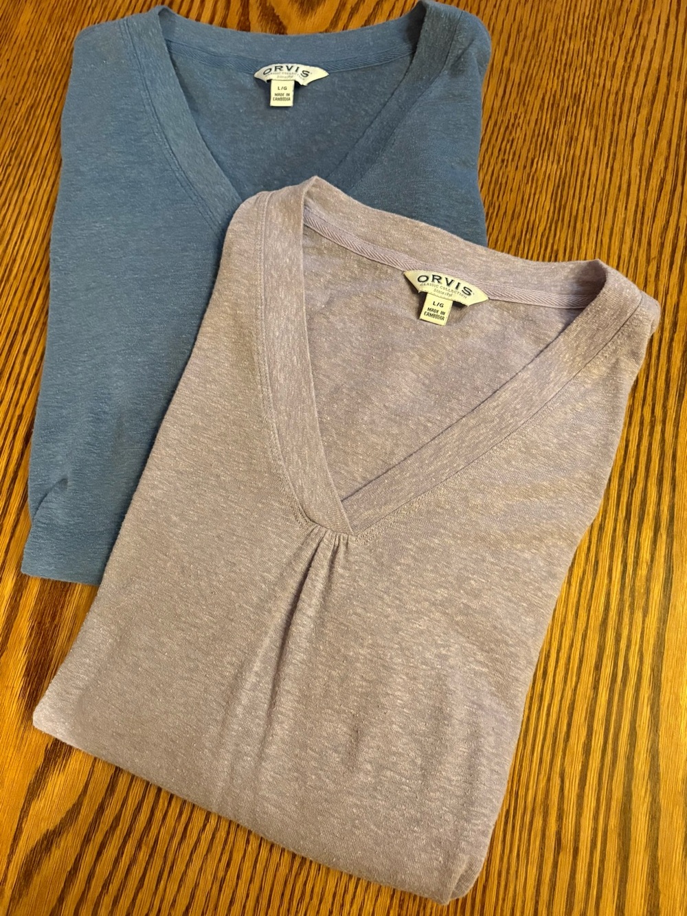 💜💙 2 V-Neck Tees in Blue and Lilac